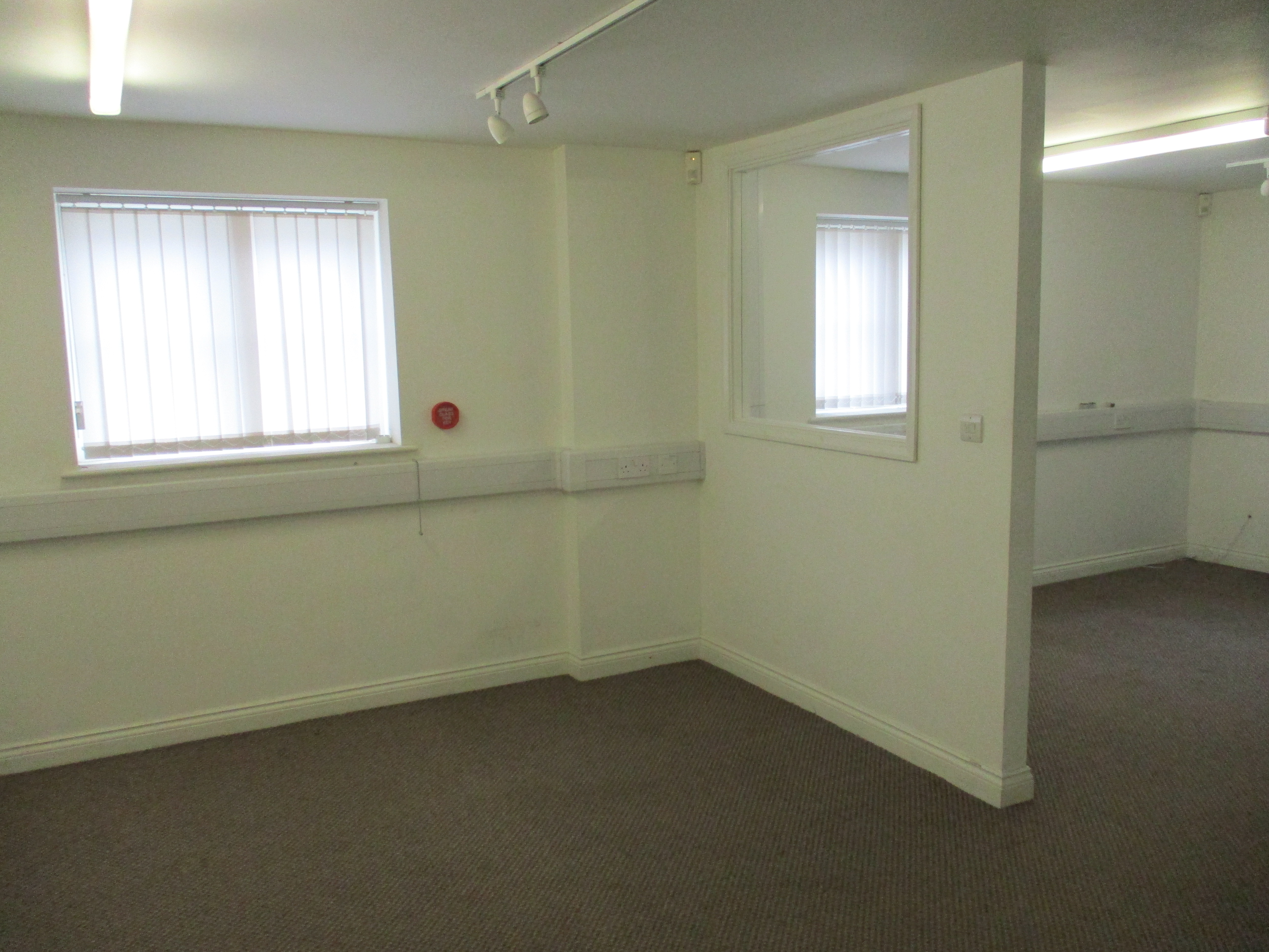 Office in Stamford - photo 3