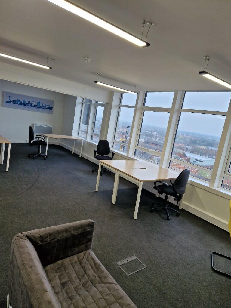 Office in Hull - photo 3