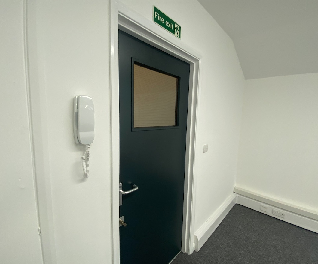 Office in Stamford - photo 3