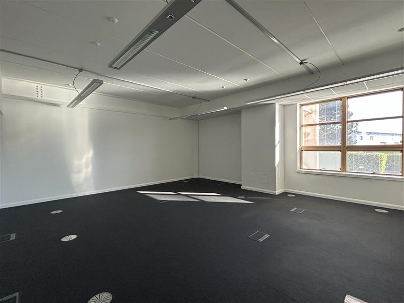 Office in Nuneaton - photo 2