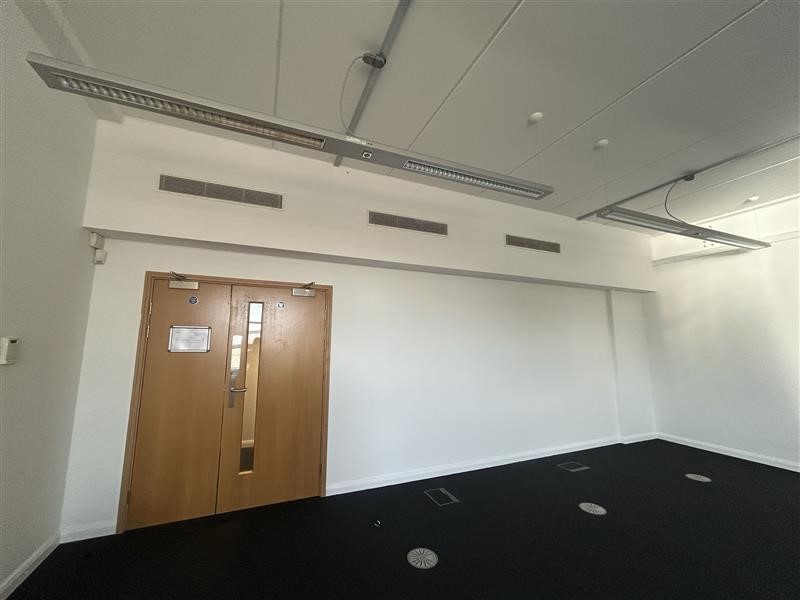 Office in Nuneaton - photo 3