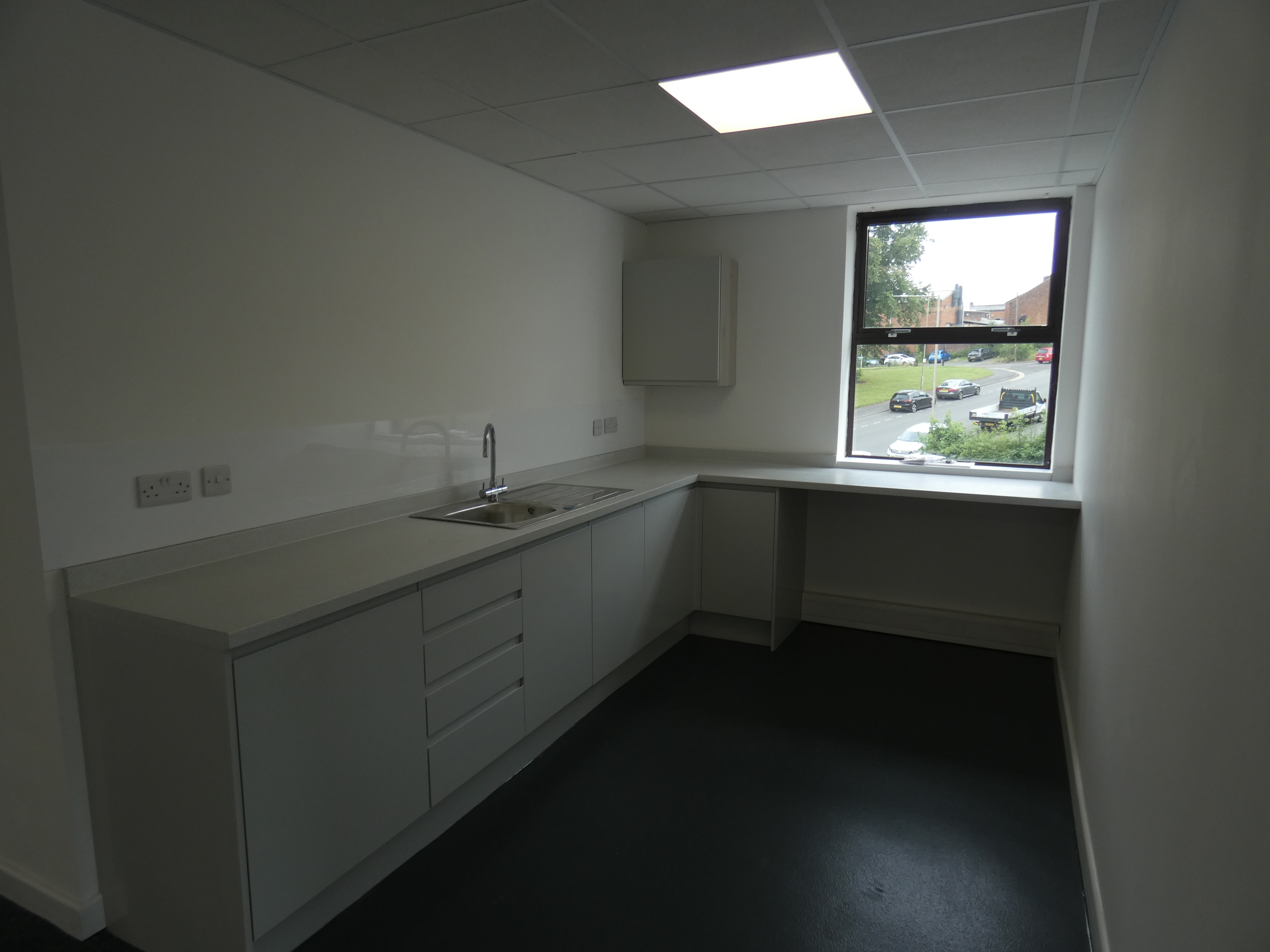 Office in Dudley - photo 2