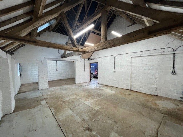 Industrial Unit in Tong - photo 4