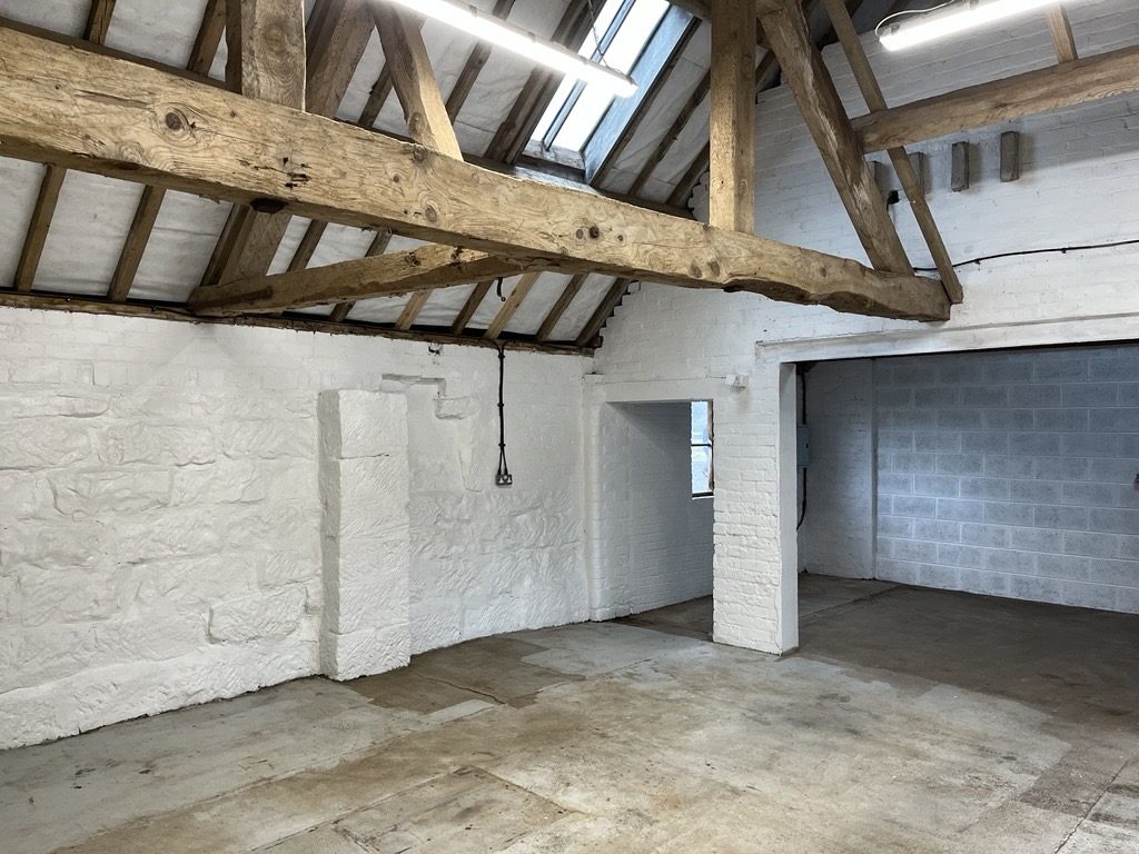 Industrial Unit in Tong - photo 2