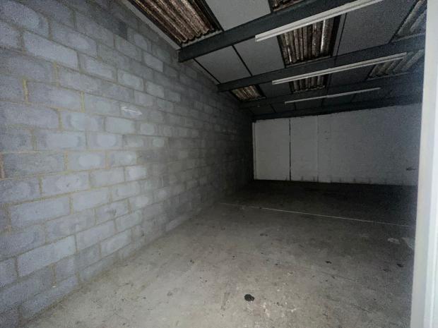 Industrial Unit in Greenford - photo 2