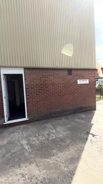 Office in Tipton - photo 3