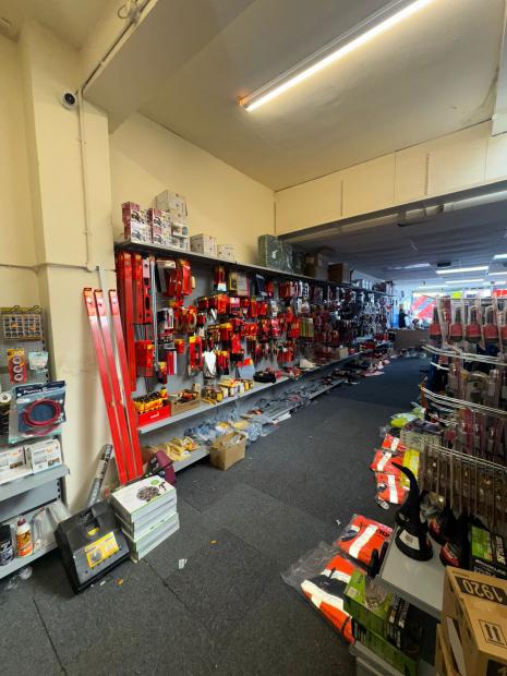 Retail/Shop in Hayes - photo 2