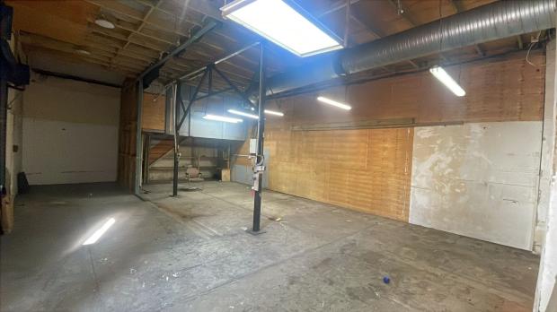 Commercial Property in Southall - photo 2