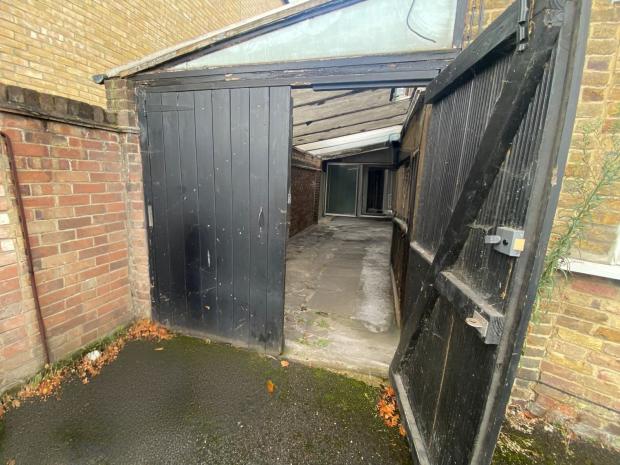 Commercial Property in Hayes - photo 3