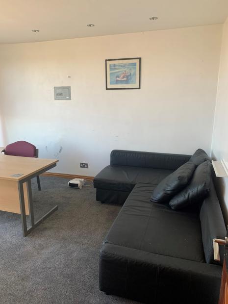 Office in Aylesbury - photo 3