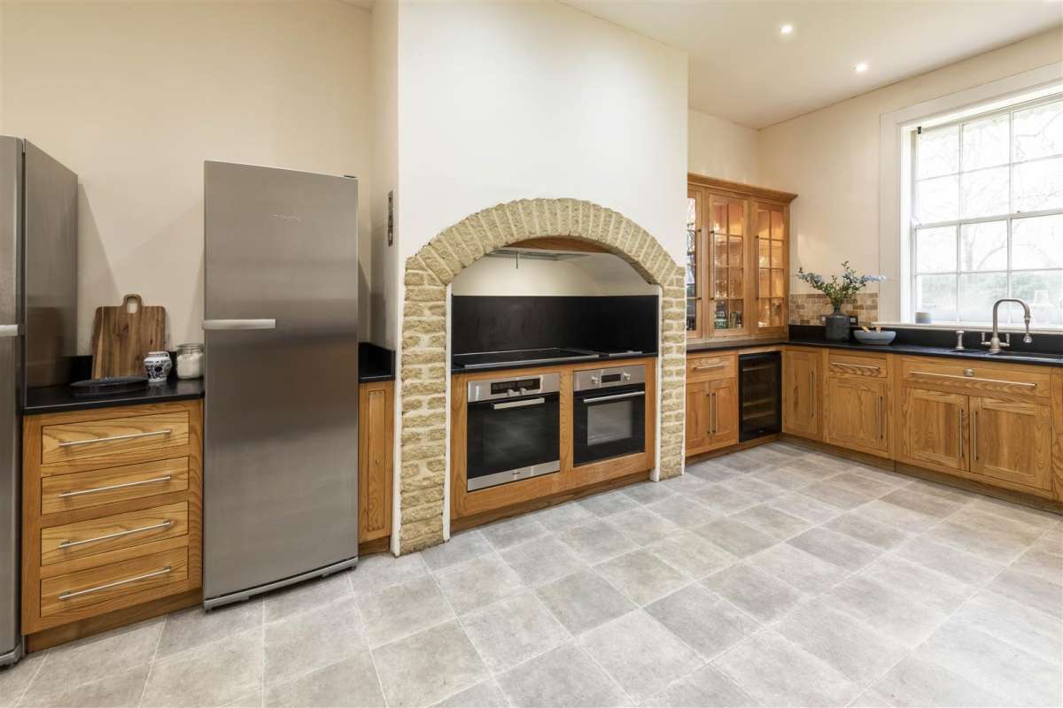 Commercial Property in Peterborough - photo 4