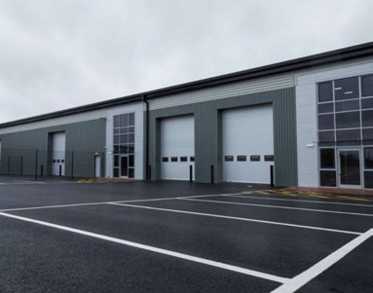 Industrial Unit in Market Harborough - photo 2