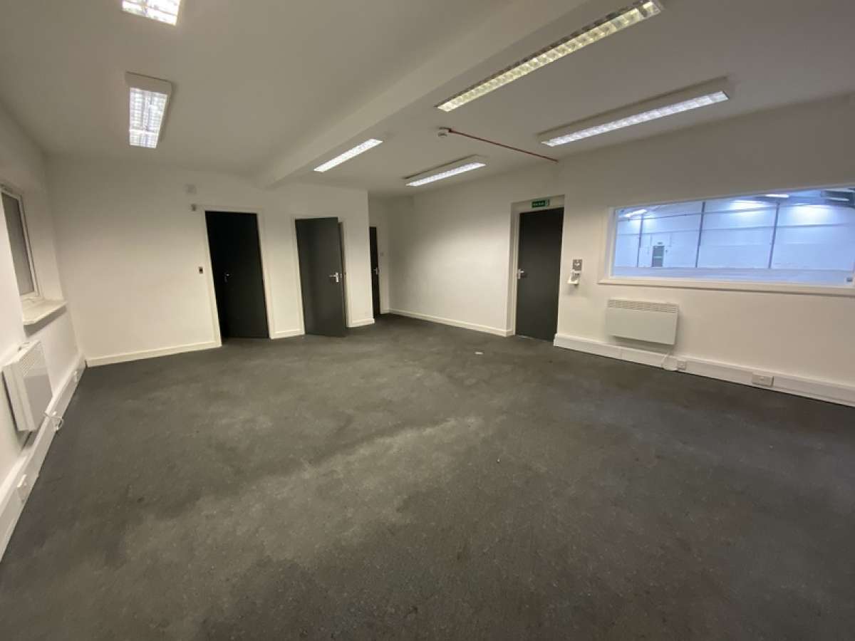 Industrial Unit in Oldbury - photo 4