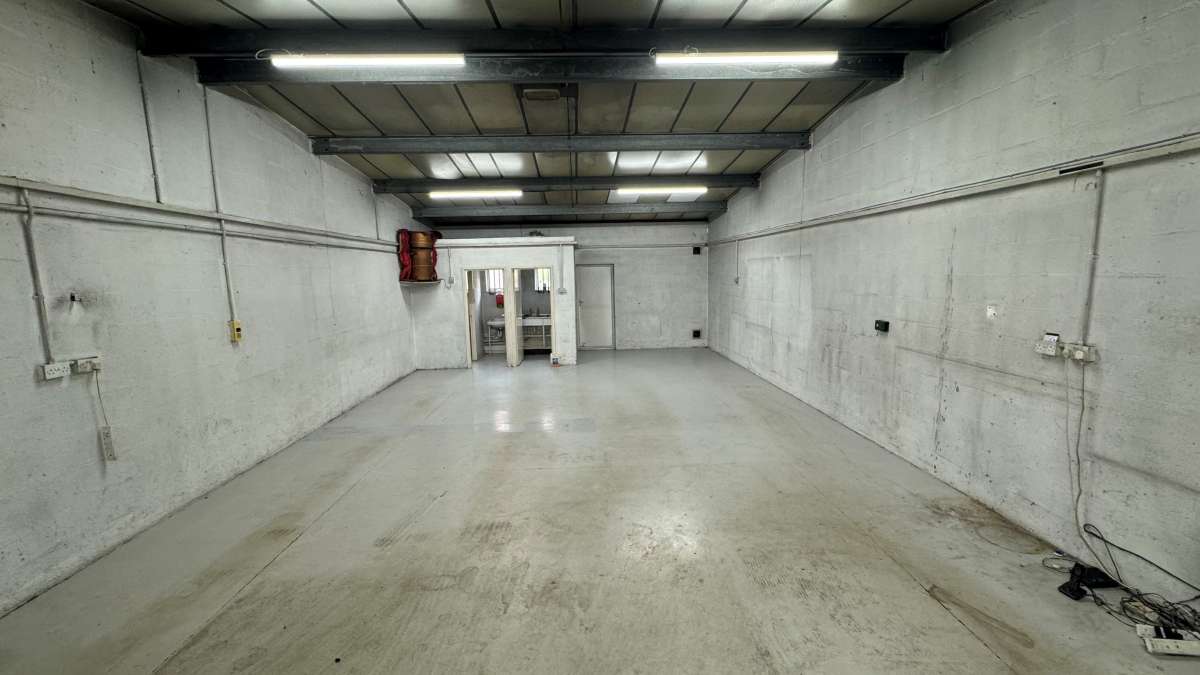 Industrial Unit in Warwick - photo 3