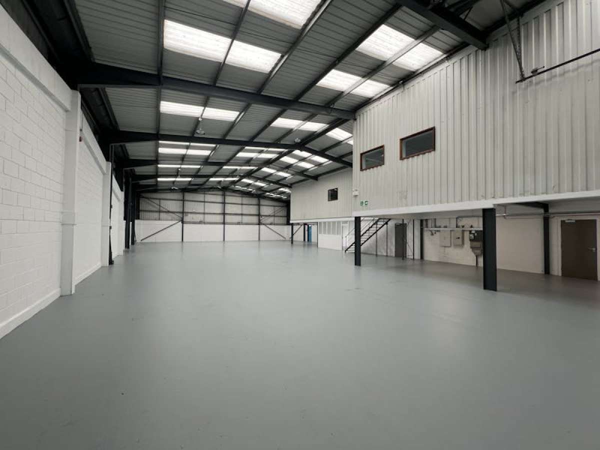 Industrial Unit in Waterlooville - photo 4
