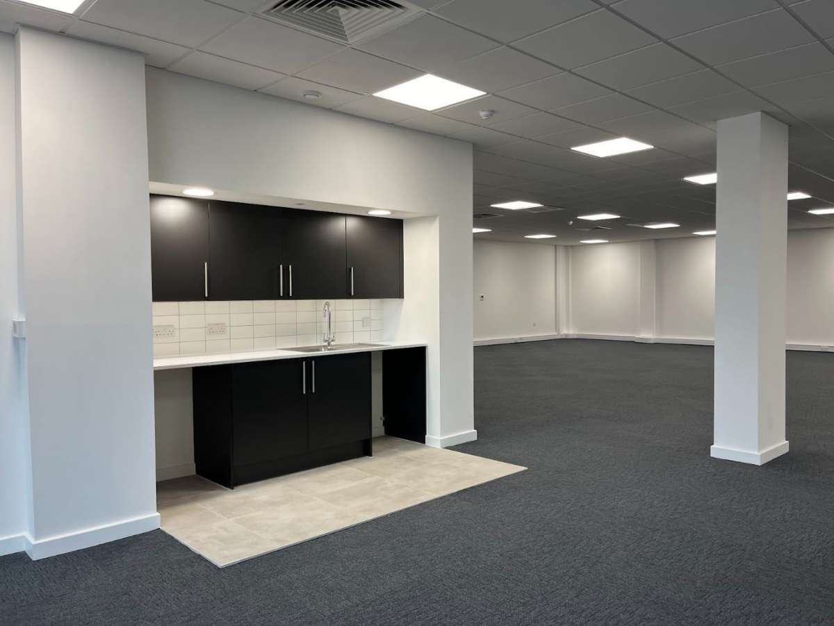 Industrial Unit in Barking - photo 4