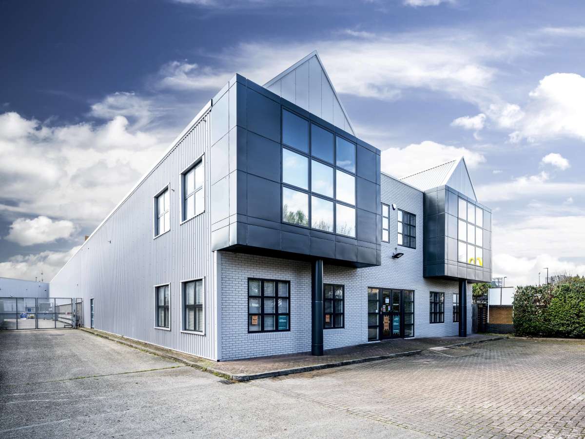 Industrial Unit in London - photo 2