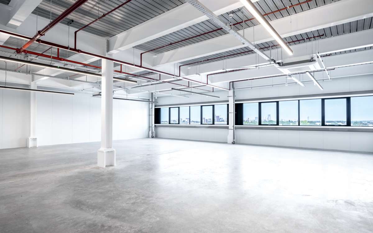 Industrial Unit in Barking - photo 2