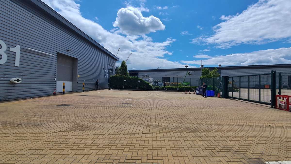 Industrial Unit in Woolwich - photo 2