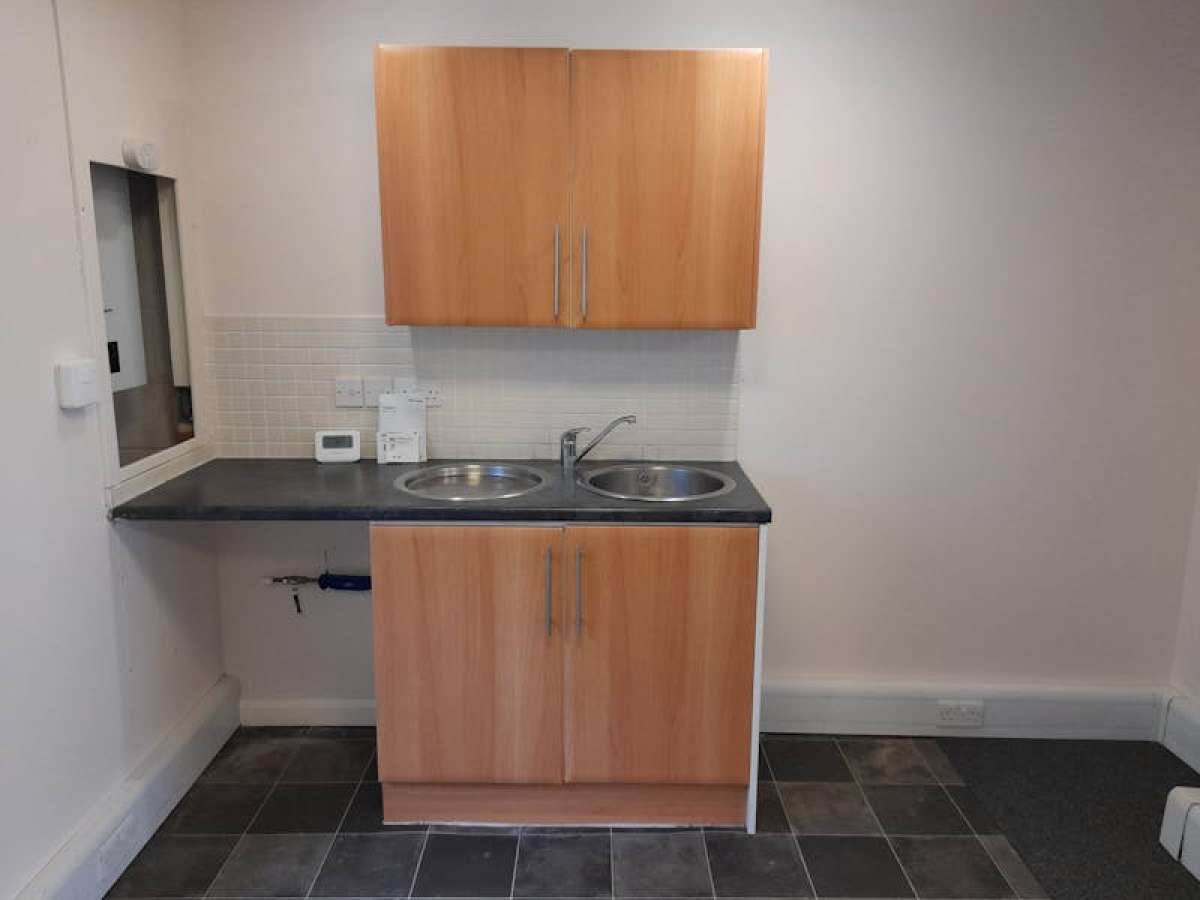 Office in Basingstoke - photo 3