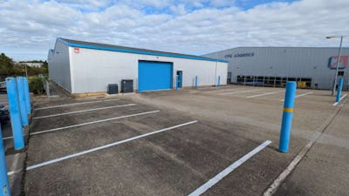 Industrial Unit in Gosport - photo 2