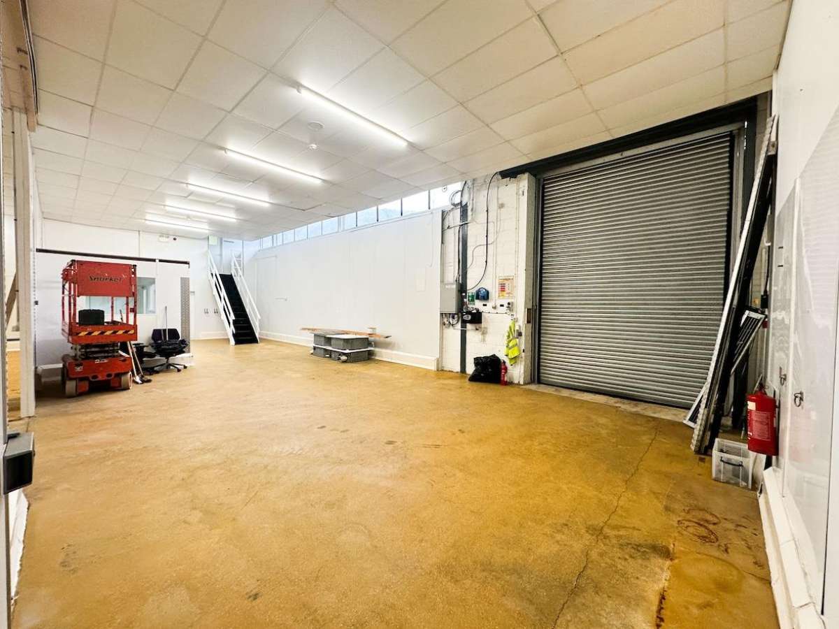 Industrial Unit in Hebden Bridge - photo 3