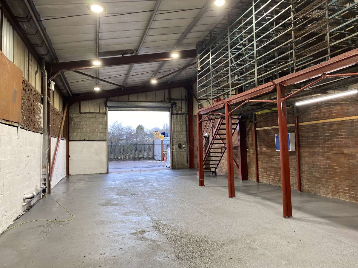 Industrial Unit in Wolverhampton - photo 3