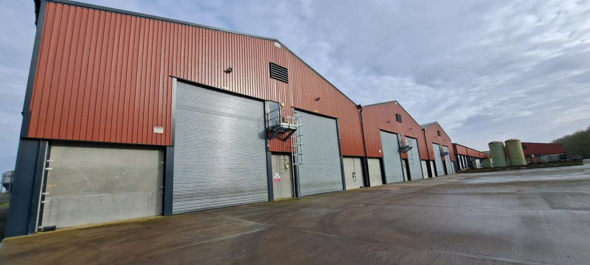 Industrial Unit in St Neots - photo 2