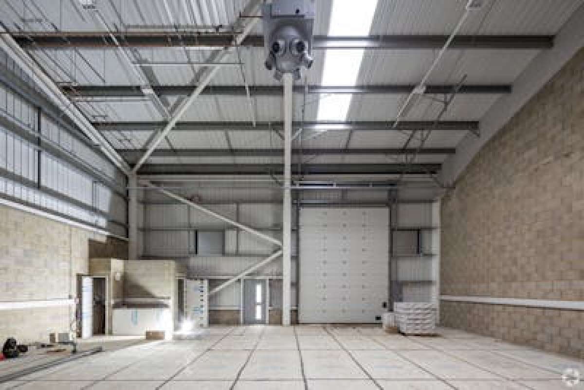 Industrial Unit in Thamesmead - photo 2