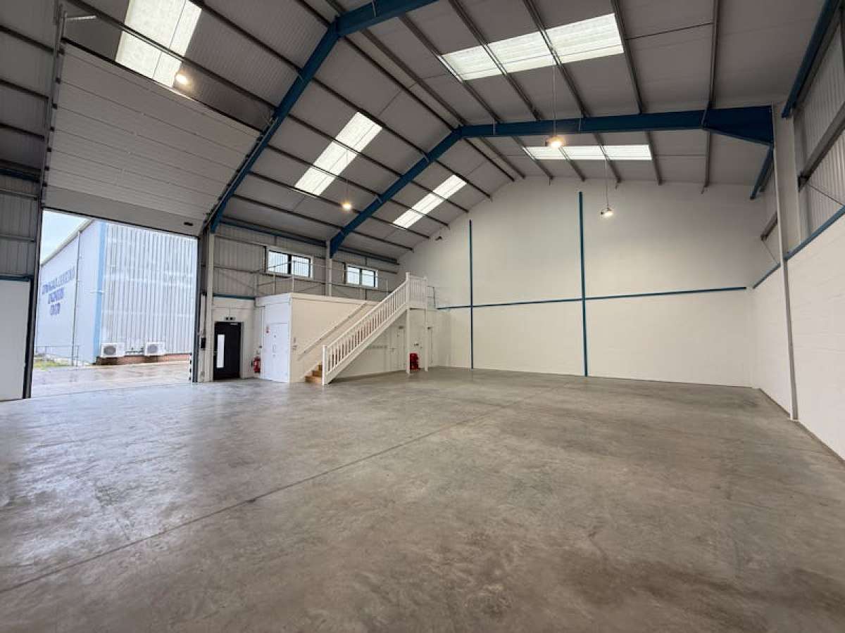 Industrial Unit in Lymington - photo 2