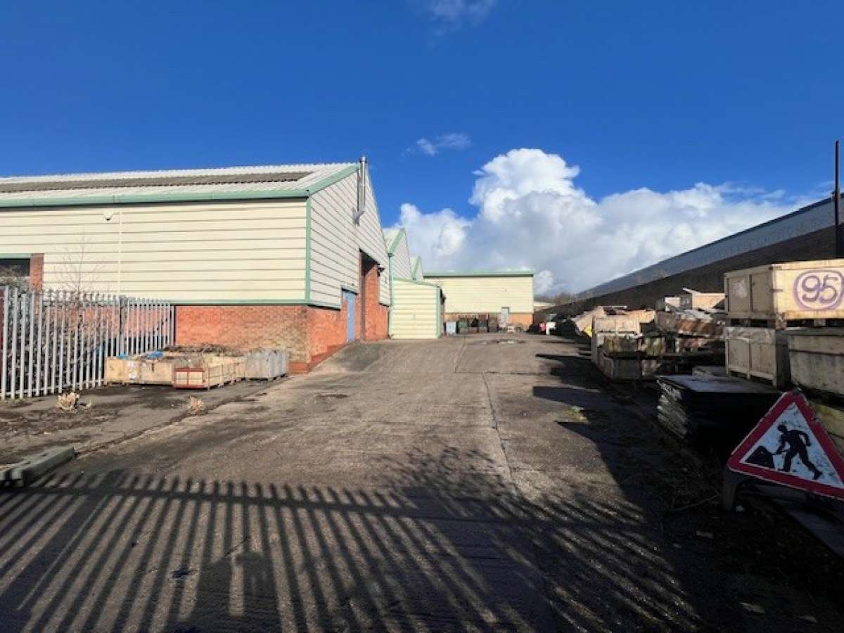 Industrial Unit in Wolverhampton - photo 3