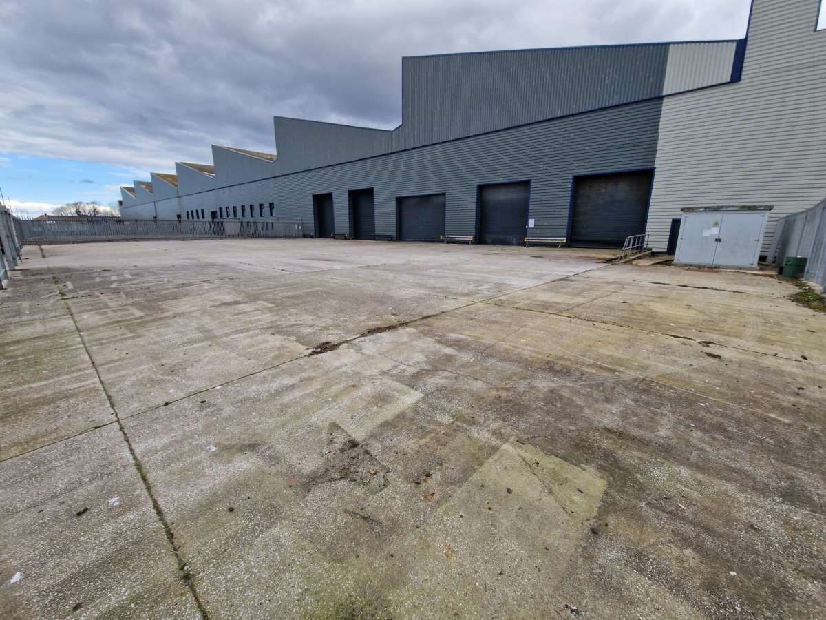 Industrial Unit in Blackpool - photo 3