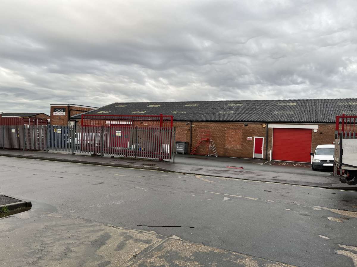 Industrial Unit in Waterlooville - photo 3