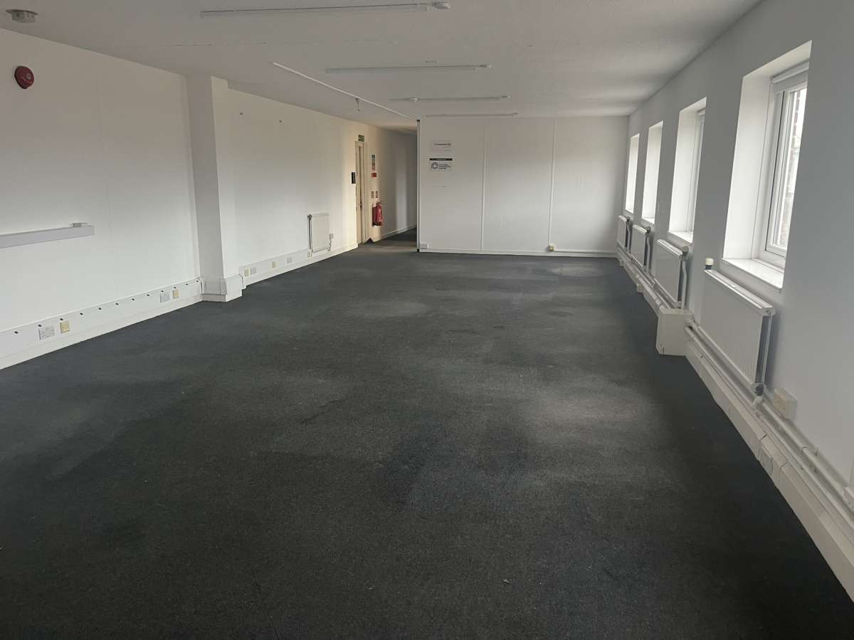 Industrial Unit in Gosport - photo 3