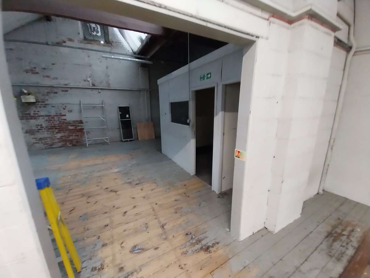 Industrial Unit in Dewsbury - photo 4