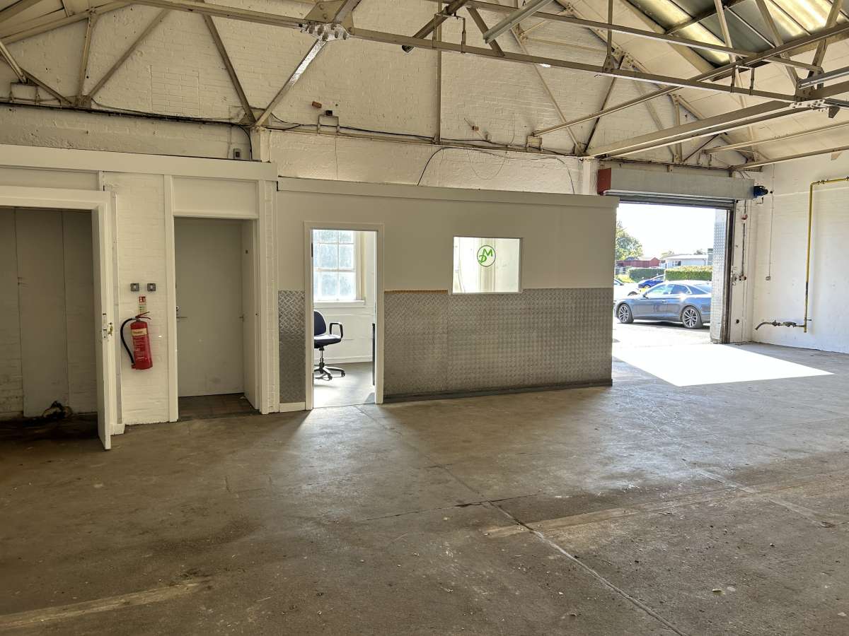 Industrial Unit in Kilmarnock - photo 2