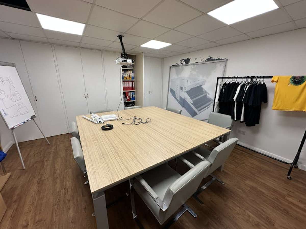 Industrial Unit in Bordon - photo 3