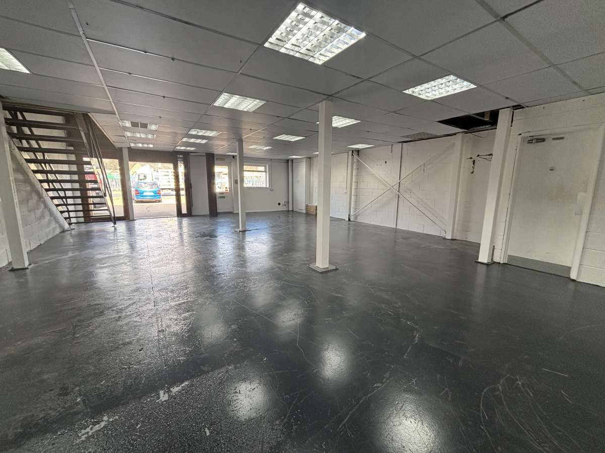 Industrial Unit in Huddersfield - photo 3