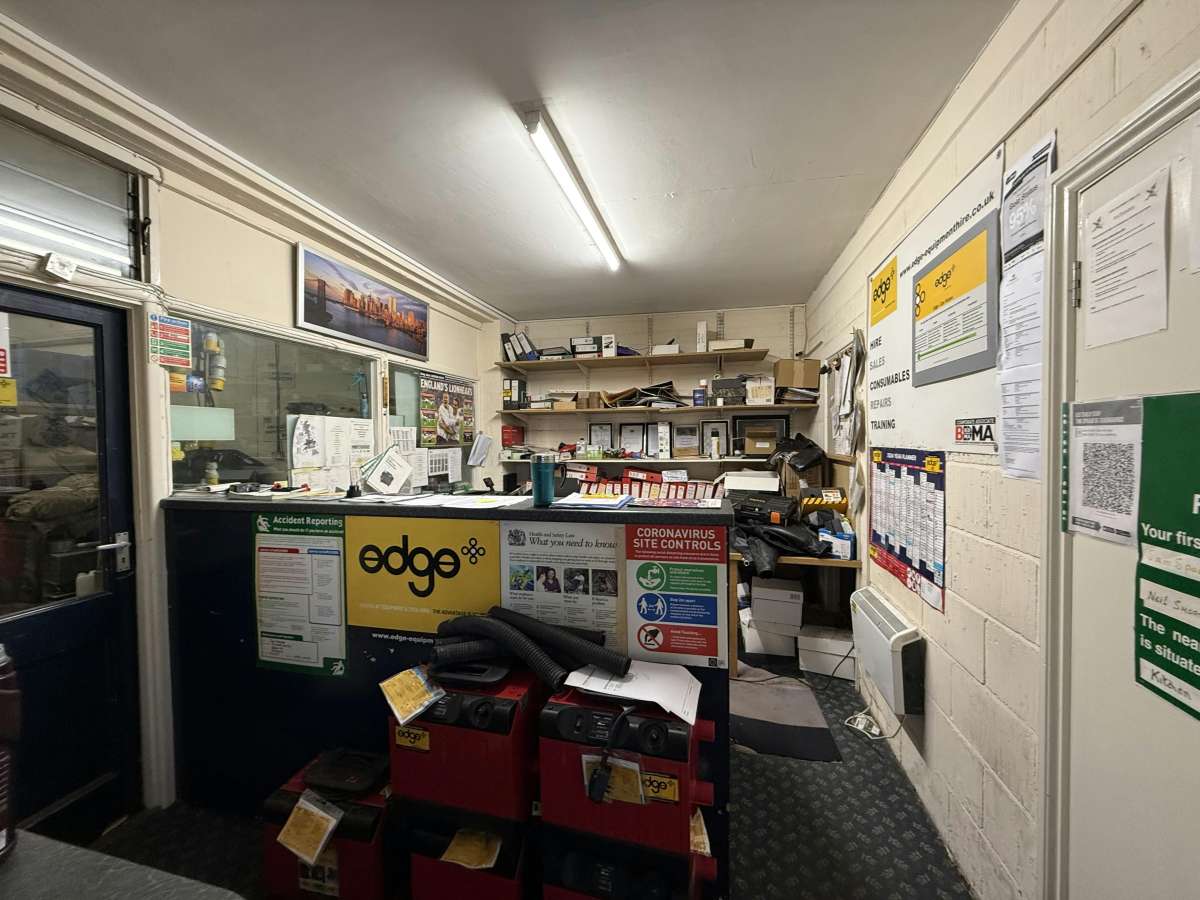 Industrial Unit in Southsea - photo 3