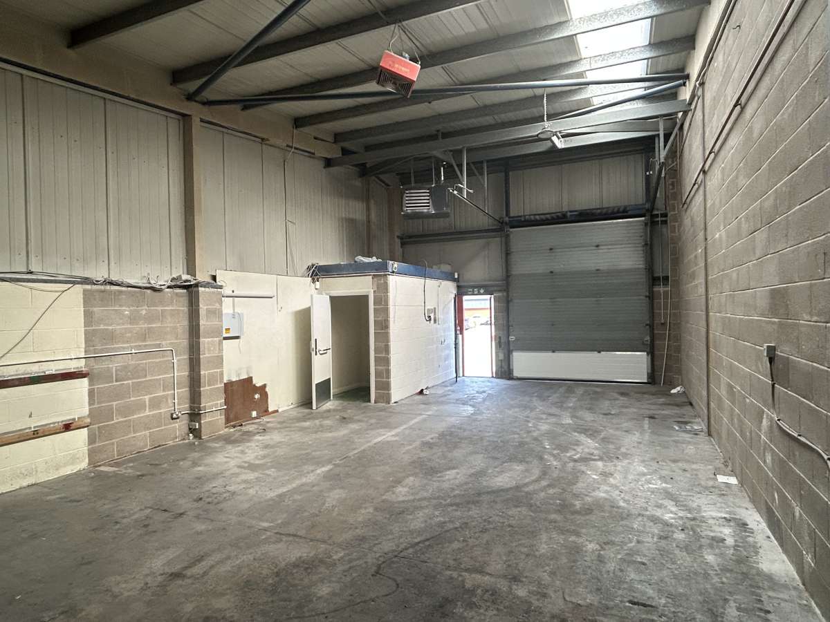 Industrial Unit in Manchester - photo 3