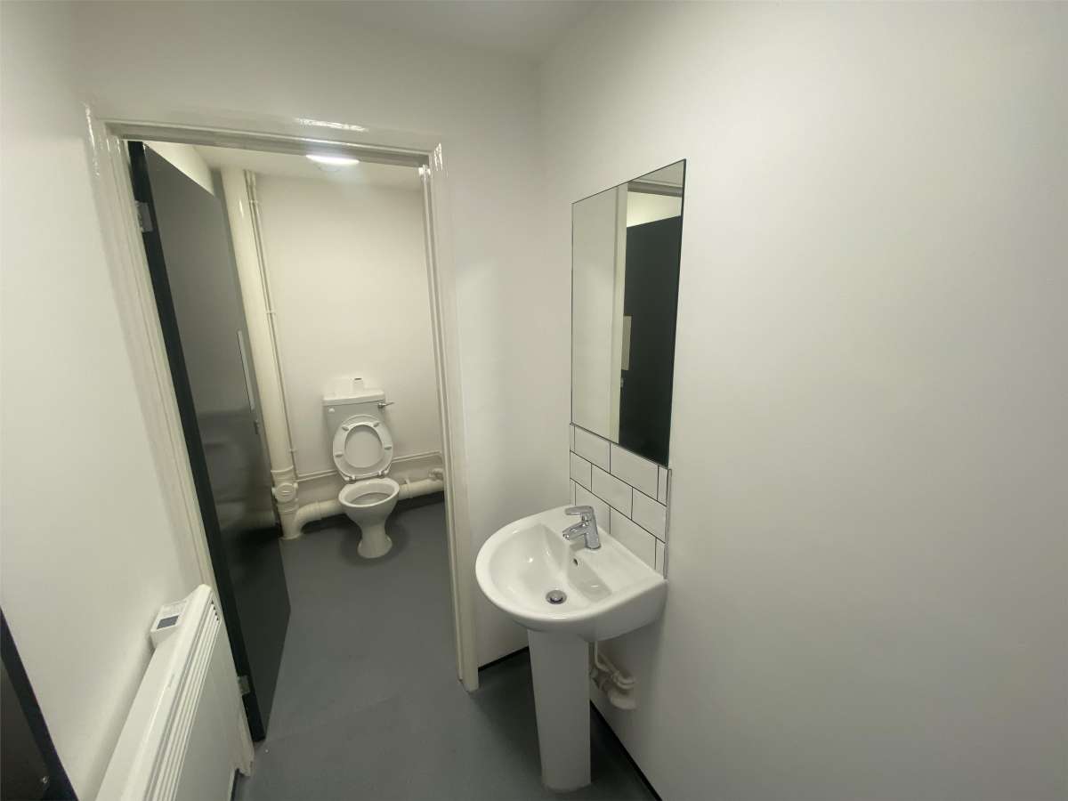 Industrial Unit in Eastbourne - photo 4