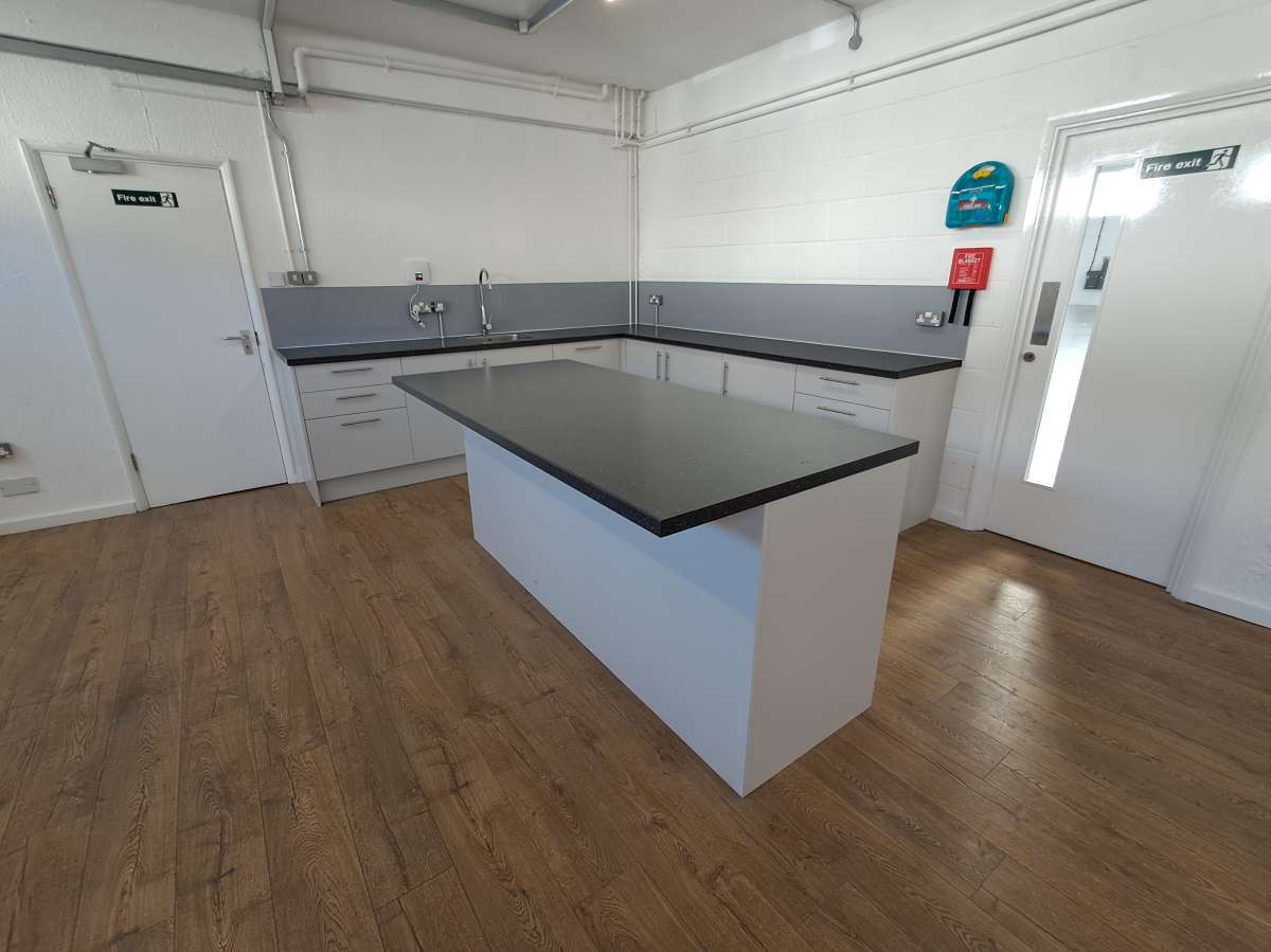 Industrial Unit in Croydon - photo 4