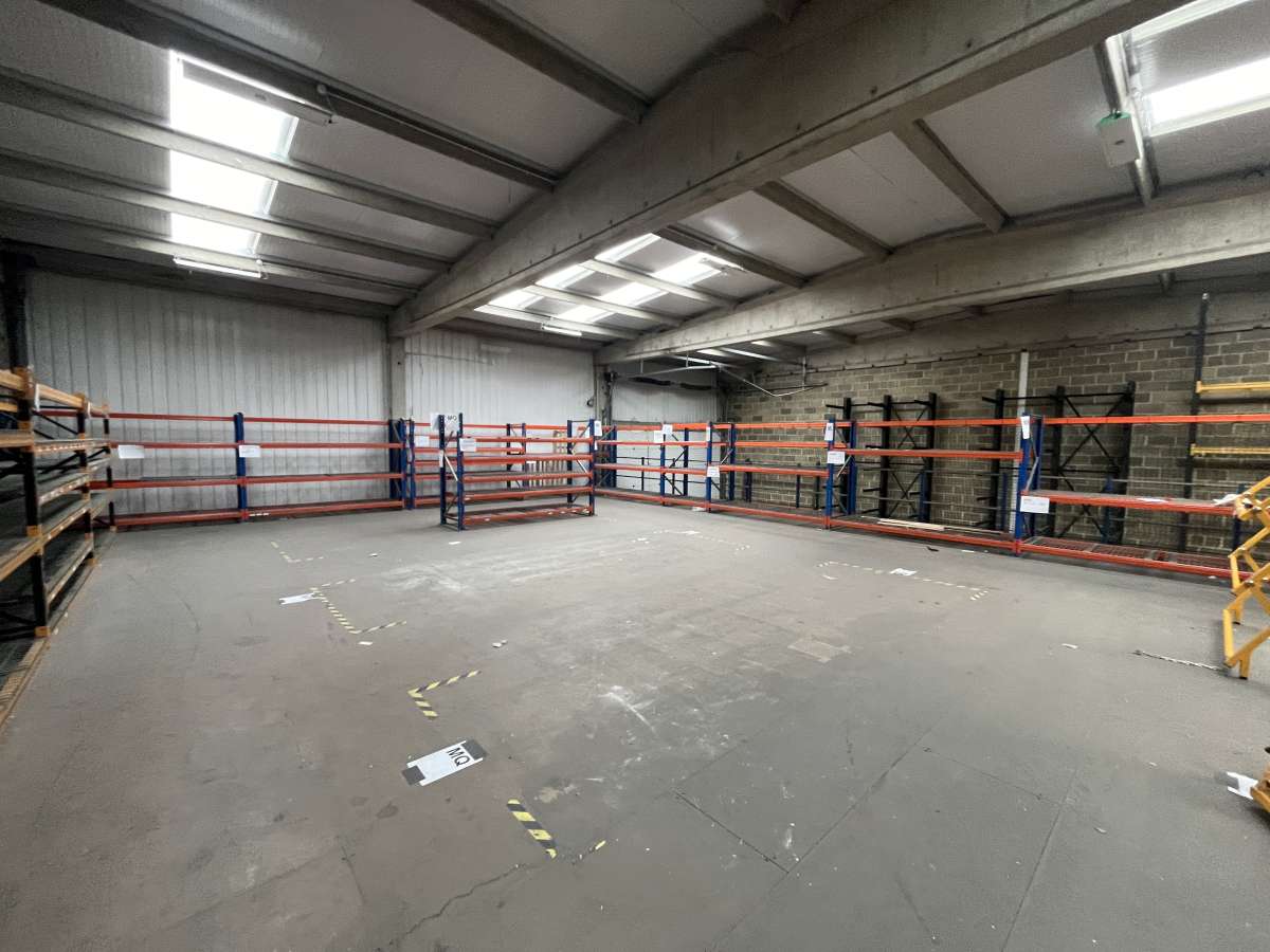 Industrial Unit in Crawley - photo 4