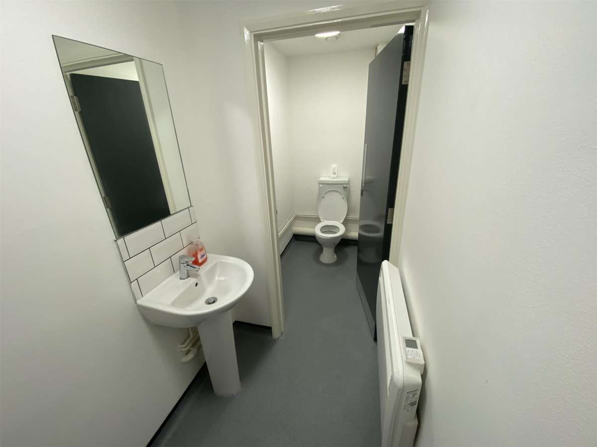 Industrial Unit in Eastbourne - photo 4