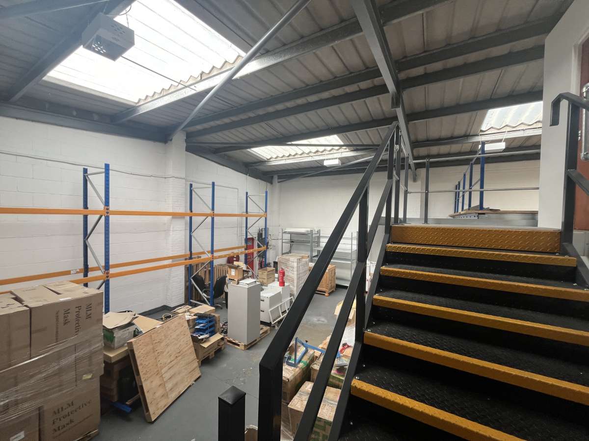 Industrial Unit in Crawley - photo 4