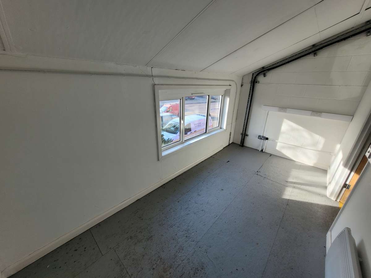 Industrial Unit in Sandy - photo 4