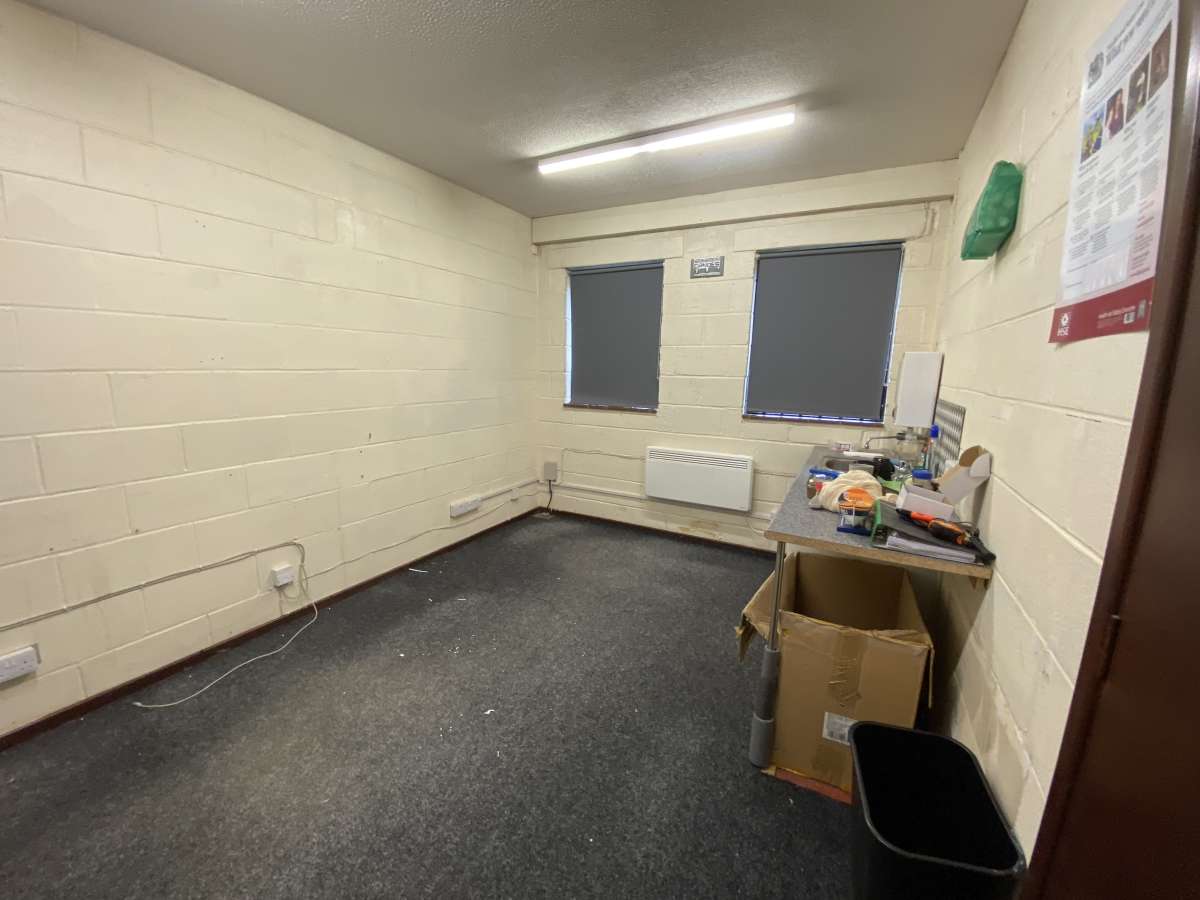 Industrial Unit in Poole - photo 3