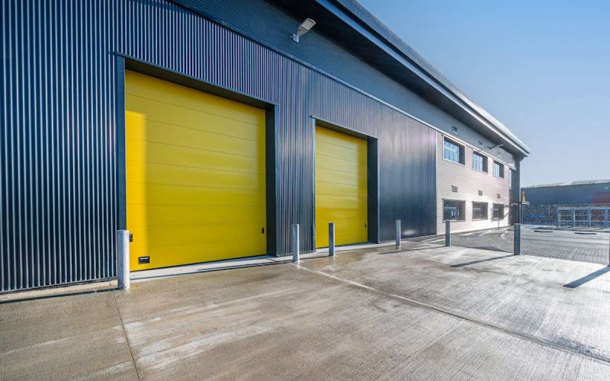 Industrial Unit in Camberley - photo 4