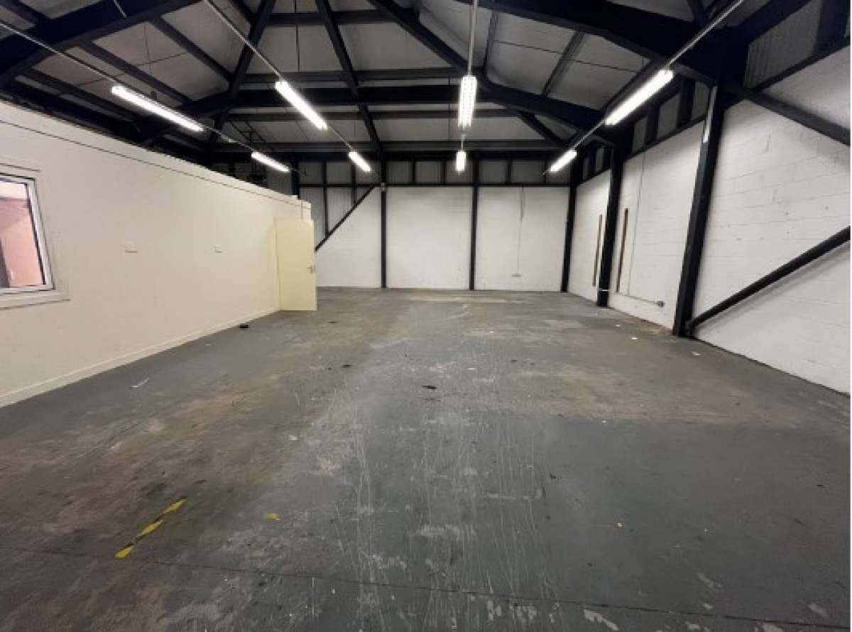 Industrial Unit in Glasgow - photo 2