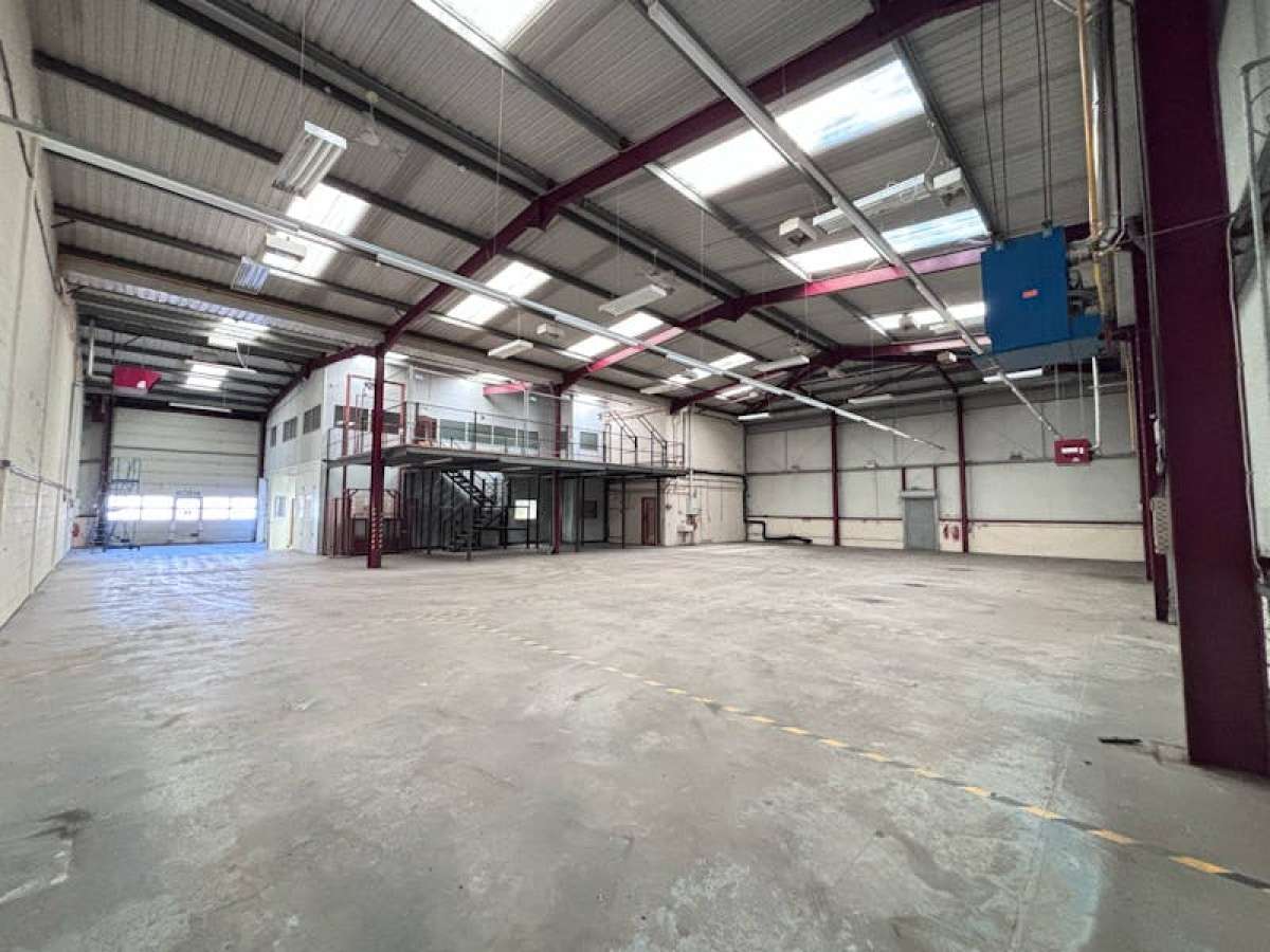 Industrial Unit in Farnham - photo 3